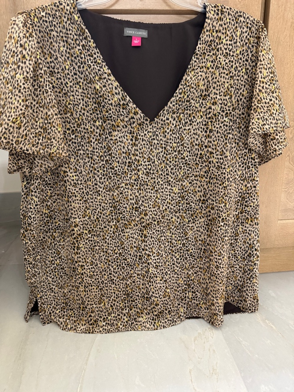 NWT Vince Camuto Leopard Print V-Neck Flutter Sleeve Top in Tan and Black